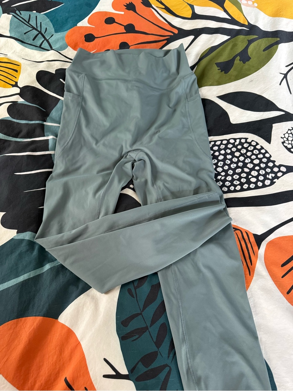 HALARA High-Waist Leggings in Sage Green